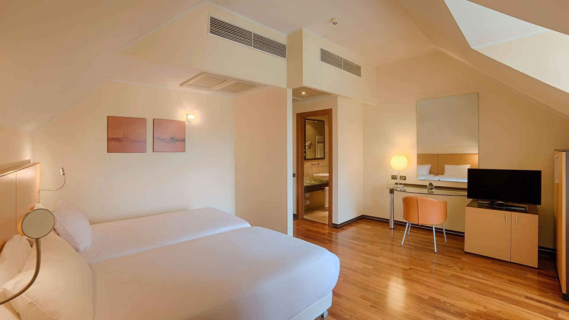 Nh Milano 2 Otel Segrate 4*,  İtalya